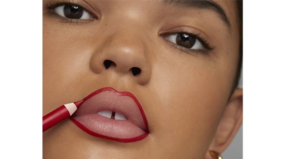 photo of woman lining lips with lip liner lip contouring technique