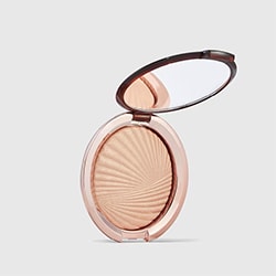 photo of estee lauder highlighter for peach makeup look