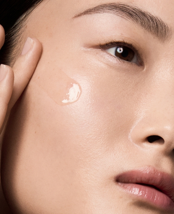 estee lauder model applying peptide skincare product